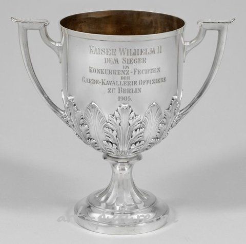 Великолепный немецкий серебряный кубок, подаренный императором Вильгельмом II победителю соревнований по фехтованию
