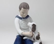 Фарфоровая статуэтка Мальчик с собакой "Я должен умыться? Bing Grondahl