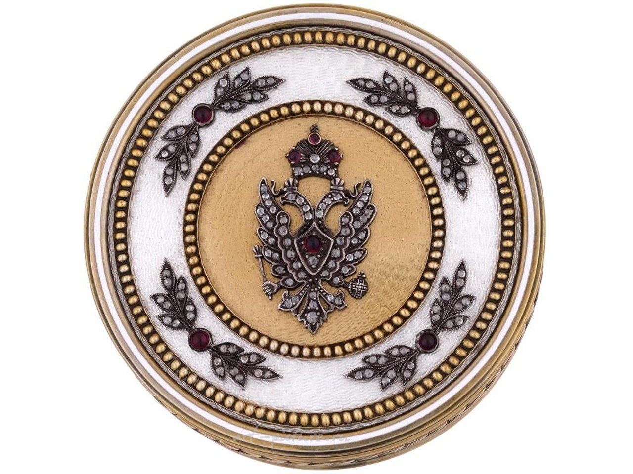 Русское серебро , Российская Императорская серебряная круглая шкатулка с позолотой.