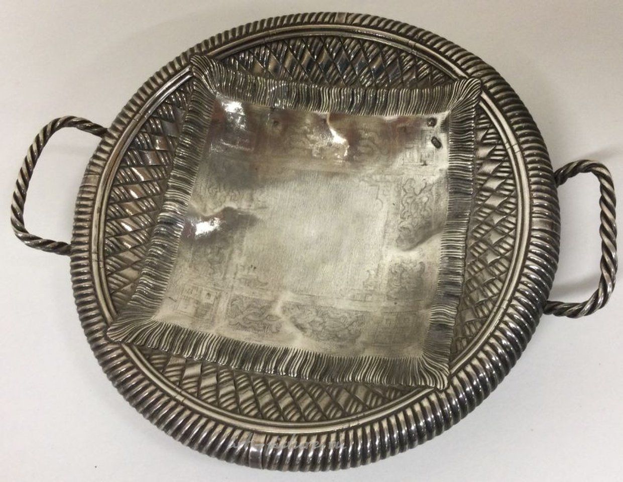 俄罗斯银 , 非常罕见的20世纪初的银质面包盒