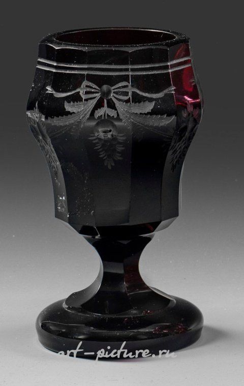 Богемский стакан из золотистого рубинового стекла с резным и гравированным декором