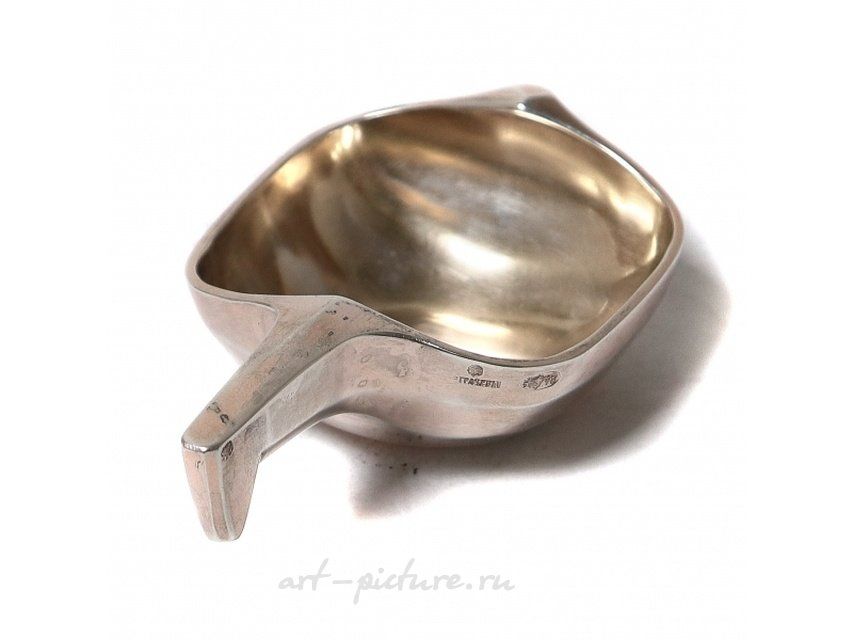 Серебряная чарка в виде ковша. (он же корчик) Россия, 1899-1908 гг. фирма "Братья Грачевы"