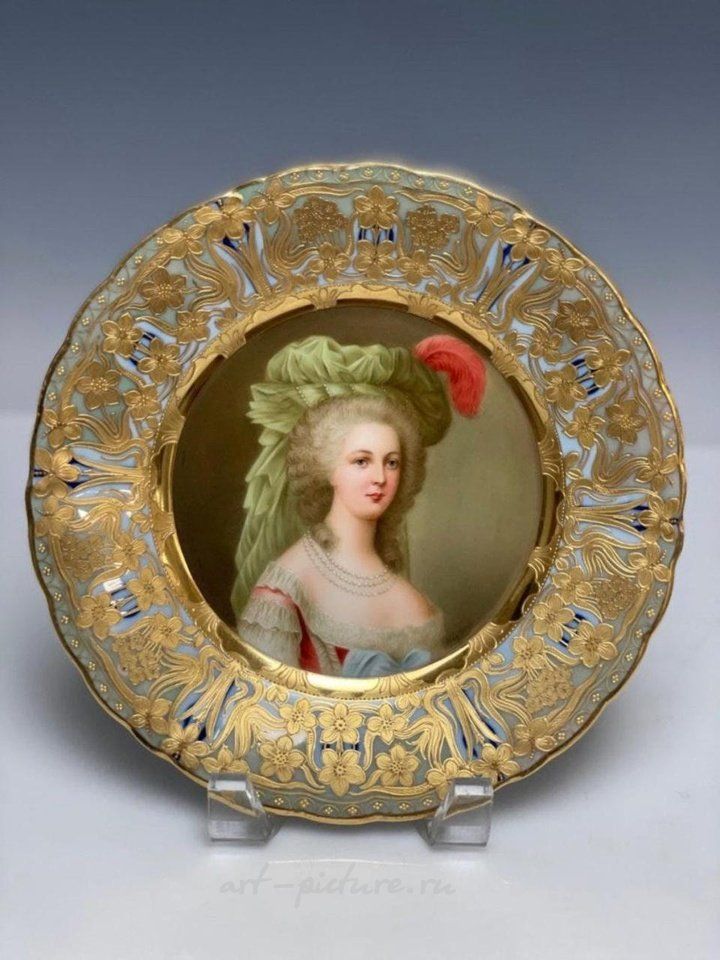 Royal Vienna , Фарфоровые тарелки "Королевская Вена" (3 шт.) с подписью Вагнера, примерно 1900 год, хорошее состояние. Оценка: 4 500-5 000 долларов.