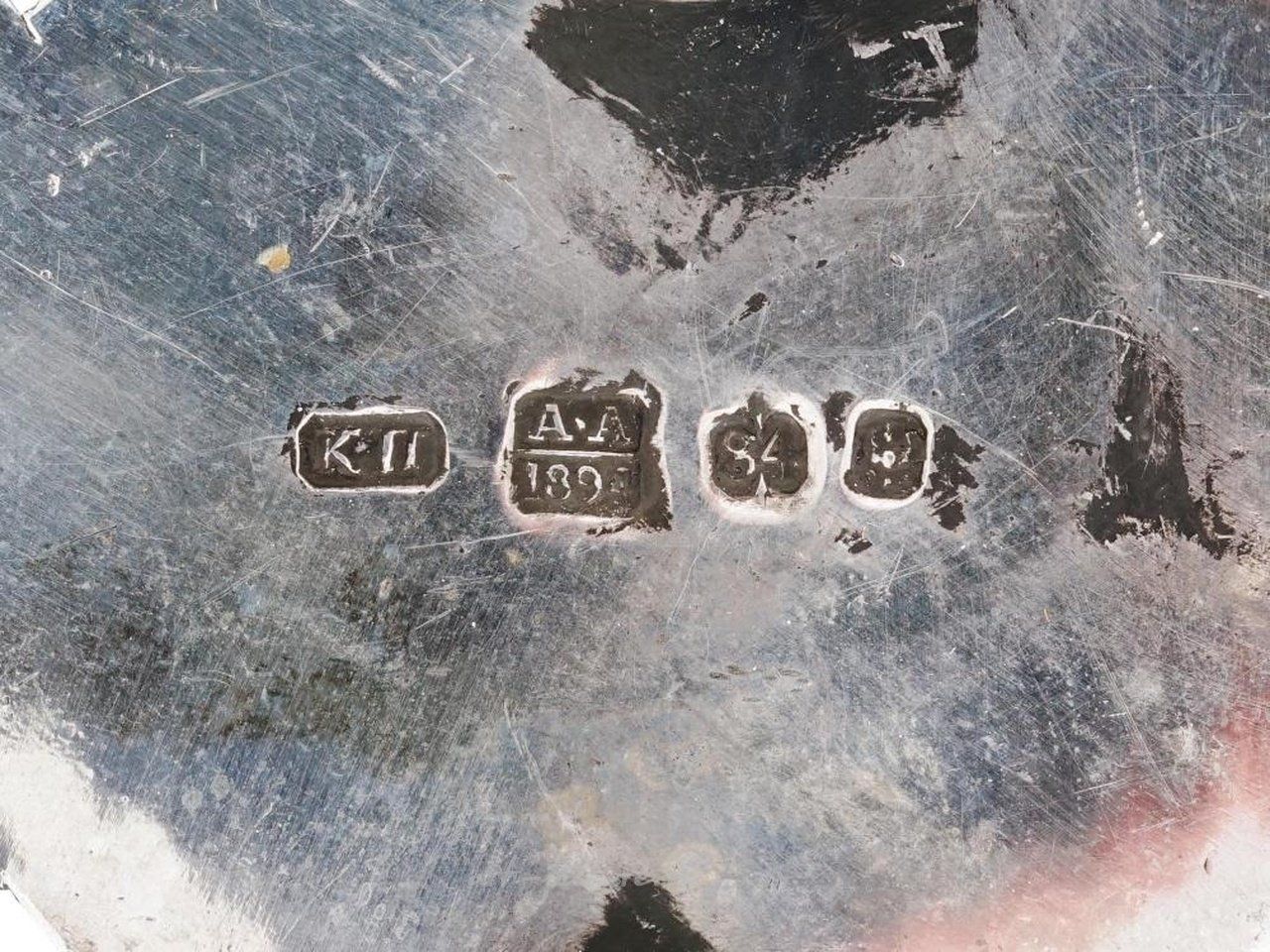 Русское серебро , Русский серебряный комплект из двух ароматных шкатулок на подставке.