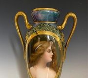 Портретная ваза Роял Вена, 1900 год, высота 13 дюймов, хорошее состояние. Оценка: 2.000-3.000 долларов.
