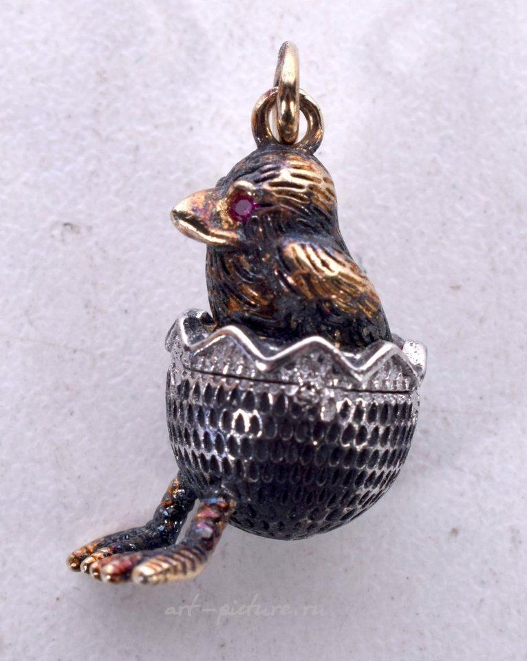Русское серебро , Русская серебряная эмалированная подвеска в форме яйца