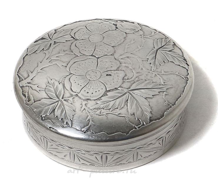 Круглая коробка или таблетница, Китай, 55 гр, 925 пр, высота 2,5см, диаметр 6 см