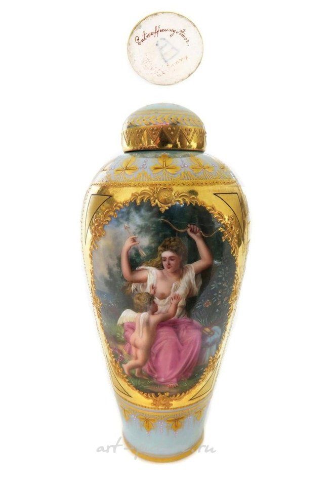 Royal Vienna Porcelain , 19TH C. HAND PAINTED ROYAL VIENNA LIDDED VASE