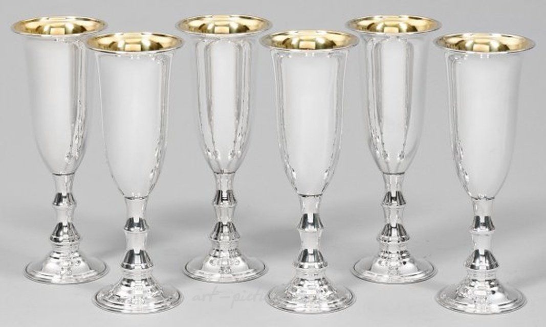 Шесть серебряных бокалов для шампанского