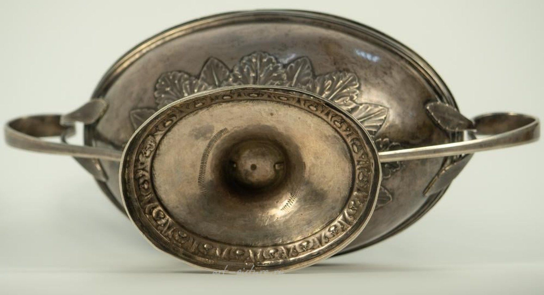 Русское серебро , Сахарница с крышкой в стиле империи.