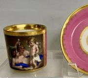 Фарфоровая чашка и блюдце Императорской Королевской Вены, 1885 год. Оценка $8,000-10,000.