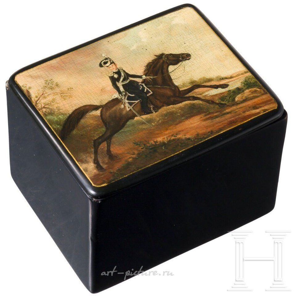 俄罗斯银 , 稀有的俄罗斯纸浆和漆制成的盒子，上面有一名骑在马上的骑兵。