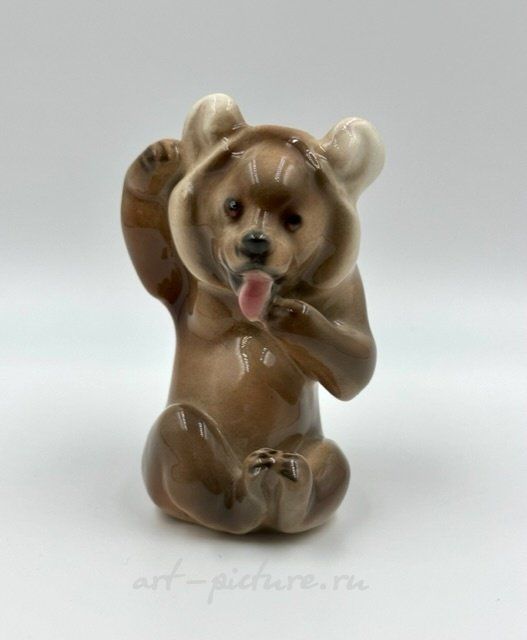 Фарфоровая статуэтка "медведь с языком" Goldscheider, 1937, мод. 8147