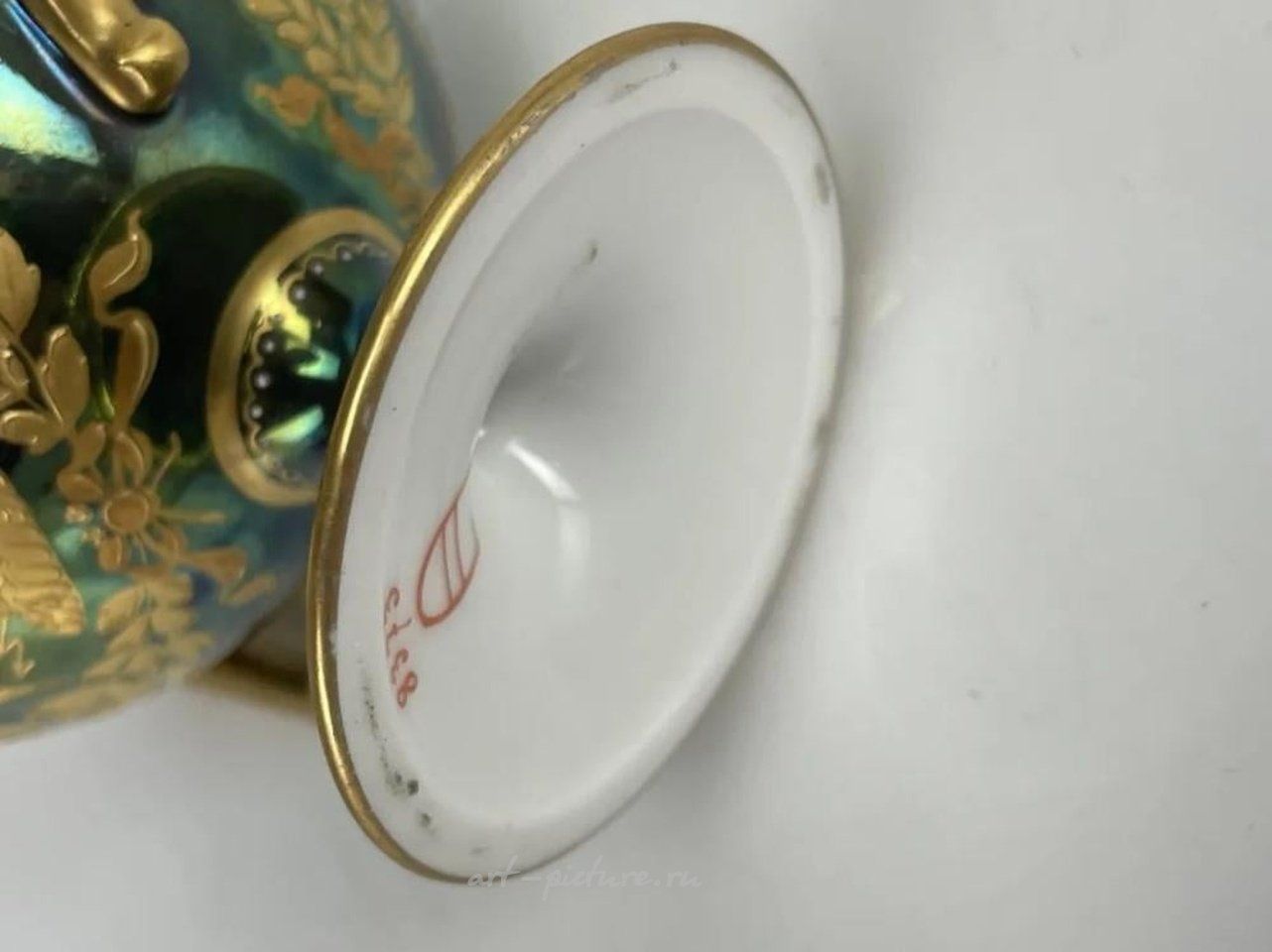 Royal Vienna , Фарфоровая чашка и блюдце в стиле Наполеона, примерно 1900 год. Размеры идеальны. Оценка: 1500-2000 долларов.