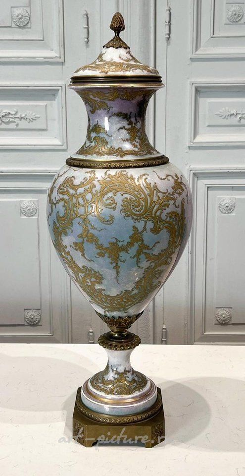 Royal Vienna Porcelain , Vienna Porcelain Urn