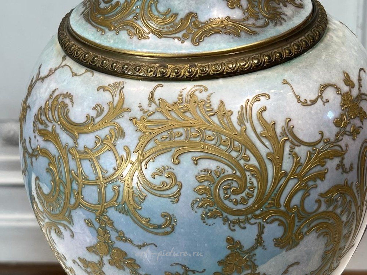 Royal Vienna Porcelain , Vienna Porcelain Urn