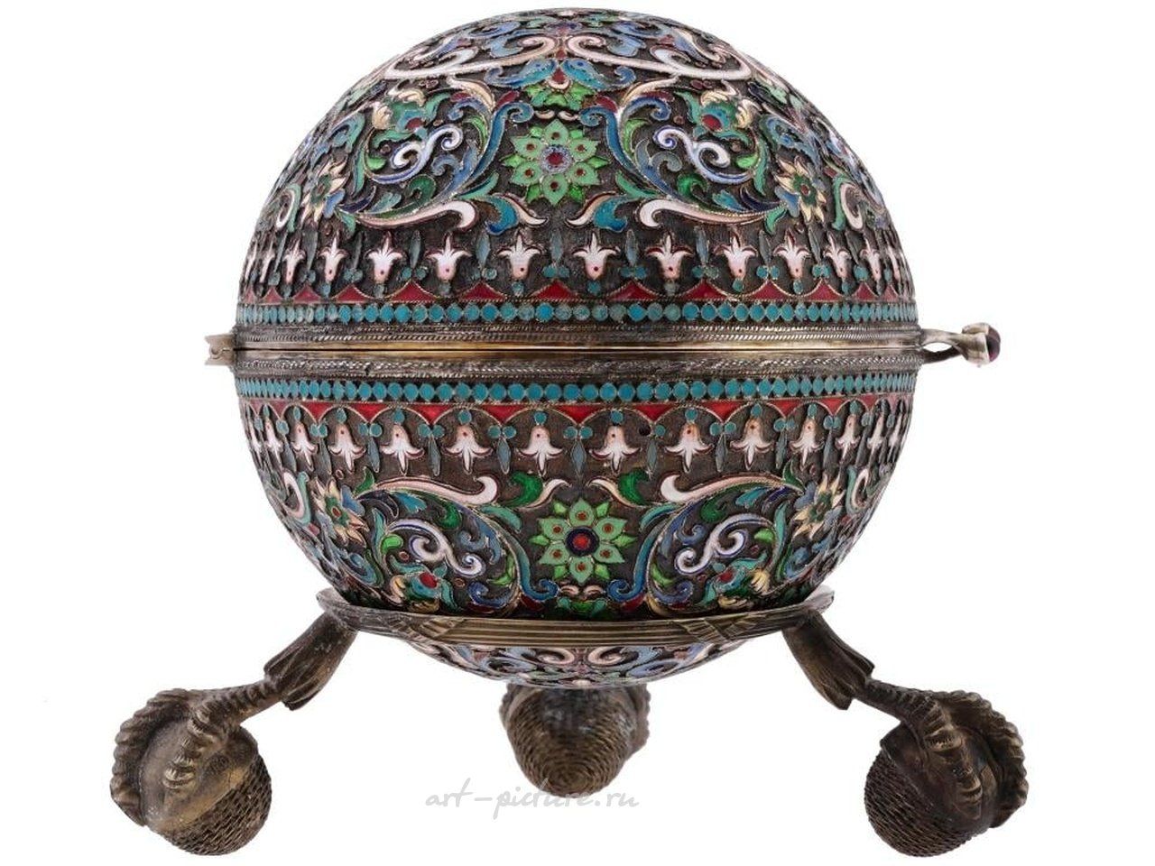 Русское серебро , Большая шкатулка в виде яйца из русского позолоченного серебра с откидной крышкой.