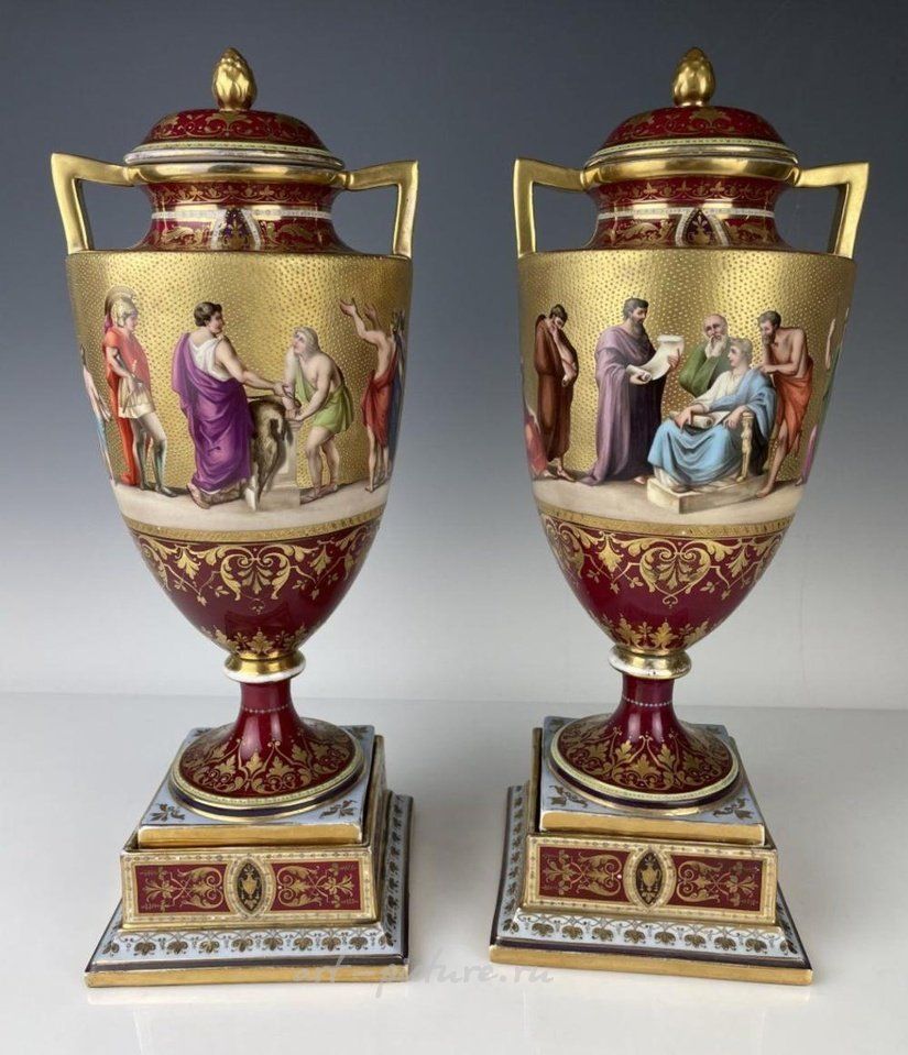 Royal Vienna Porcelain , A LARGE PAIR OF ROYAL VIENNA PORCELAIN VASES