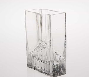 Vase of art glass, 16 x 6.5 x 22 cm. Author Tapio Wirkkala, (Finland)