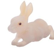 Русская резная фигурка кролика из халцедона, выполненная вручную
