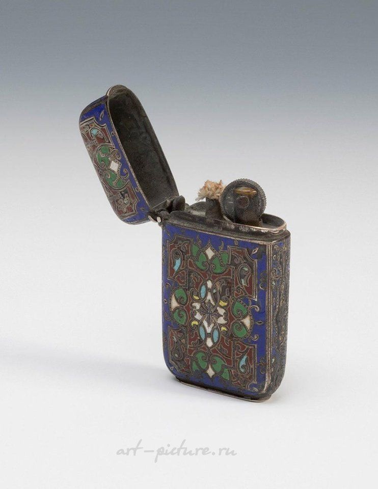 Русское серебро , Зажигалка. Россия, ок. 1900 г. Металл, серебро и эмаль