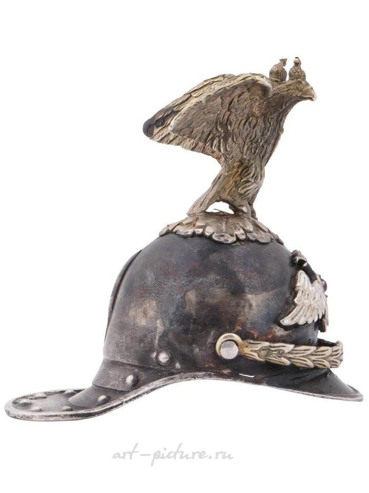 Русское серебро , Русская серебряная чаша-шпора с рубином в виде орлиного шлема