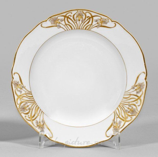 Декоративная тарелка в стиле модерн с рисунком в эмали