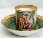 Фарфоровая чашка и блюдце "Королевская Вена" 19 века. Соусник диаметром 5 дюймов. Стоимость: 300-400 долларов.