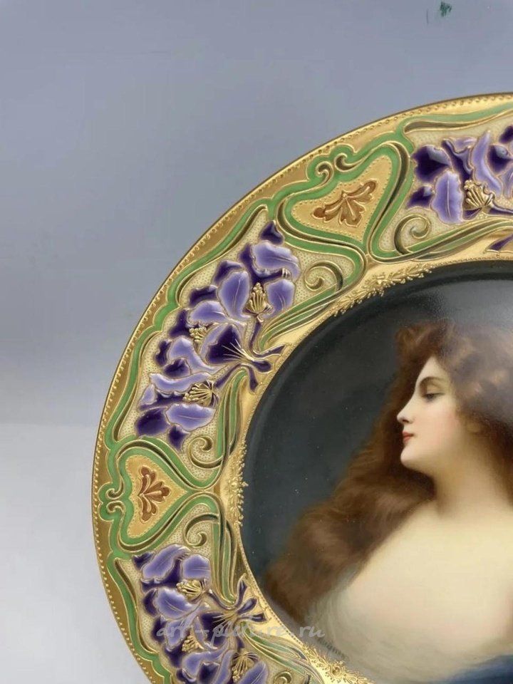 Royal Vienna Porcelain , A MAGNIFICENT ENAMELED ROYAL VIENNA PLATE