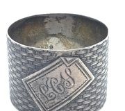 Серебряное кольцо для салфеток в коробке