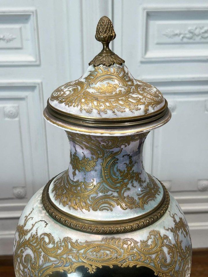 Royal Vienna Porcelain , Vienna Porcelain Urn