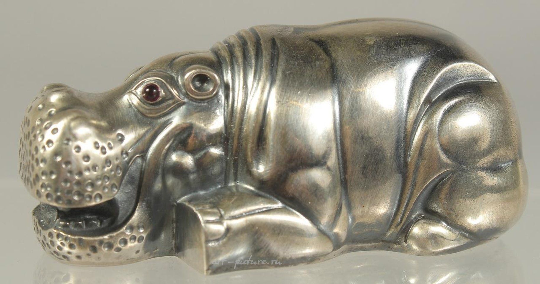 Русское серебро , Русский серебряный бегемот длиной 3 дюйма.