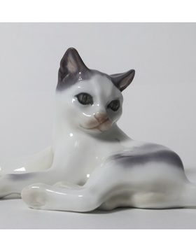 Porcelain figurine cat, Dahl-Jensen, 20th century.