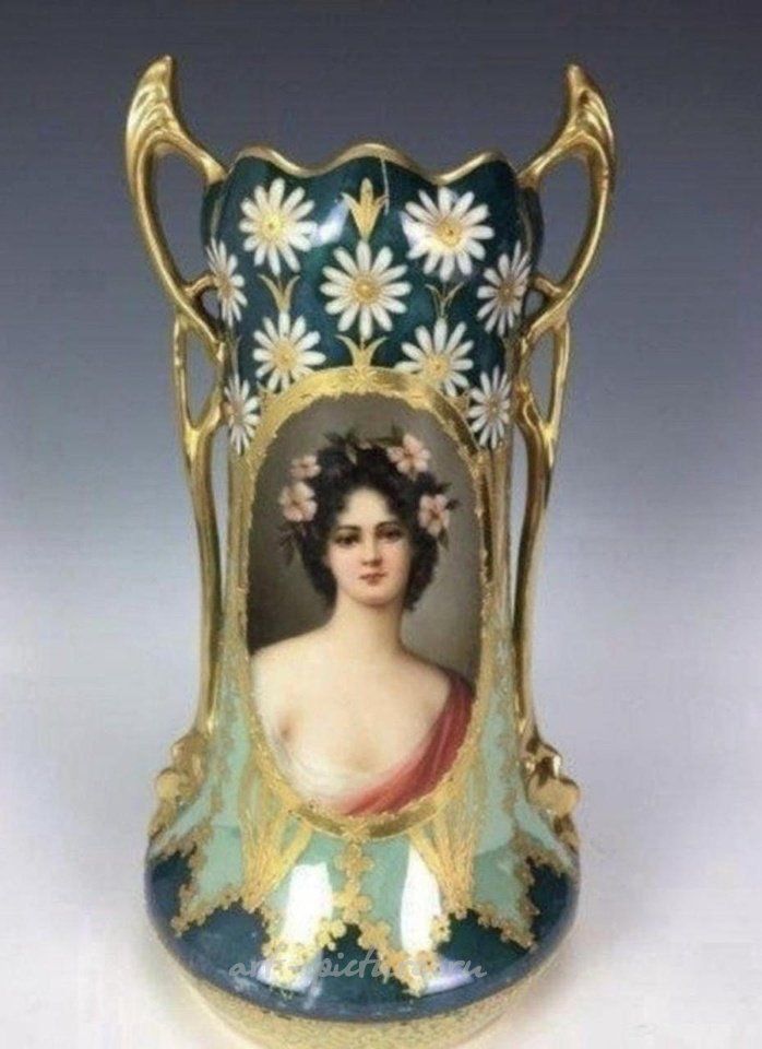 Royal Vienna Porcelain , A MAGNIFICENT ROYAL VIENNA VASE