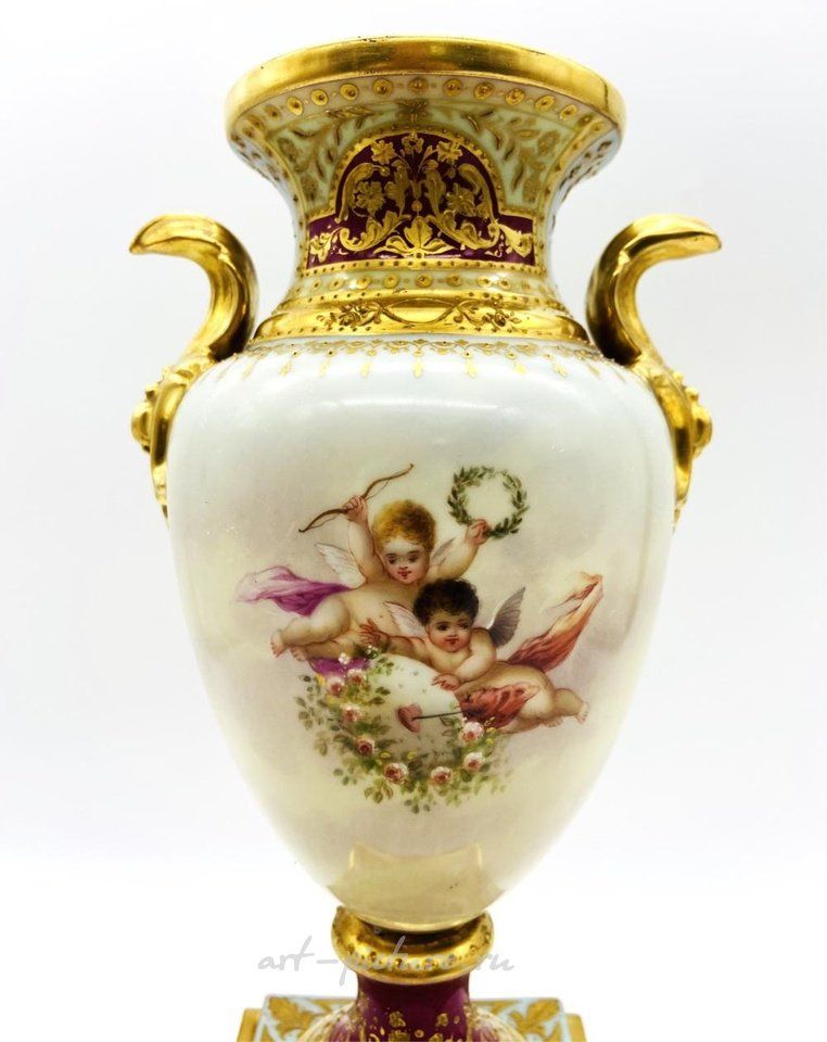Royal Vienna , Ваза из фарфора 19 века с ручной росписью и золотыми узорами из Royal Vienna