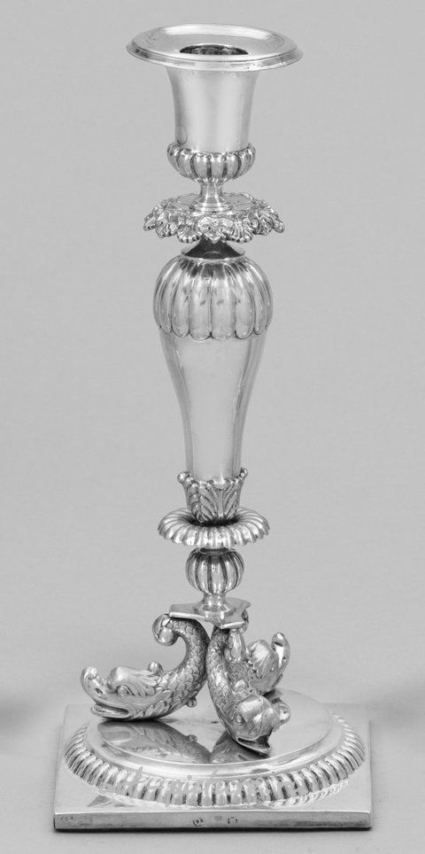 Комодная лампа "Бидермейер" из серебра с дельфинами и гравированной монограммой