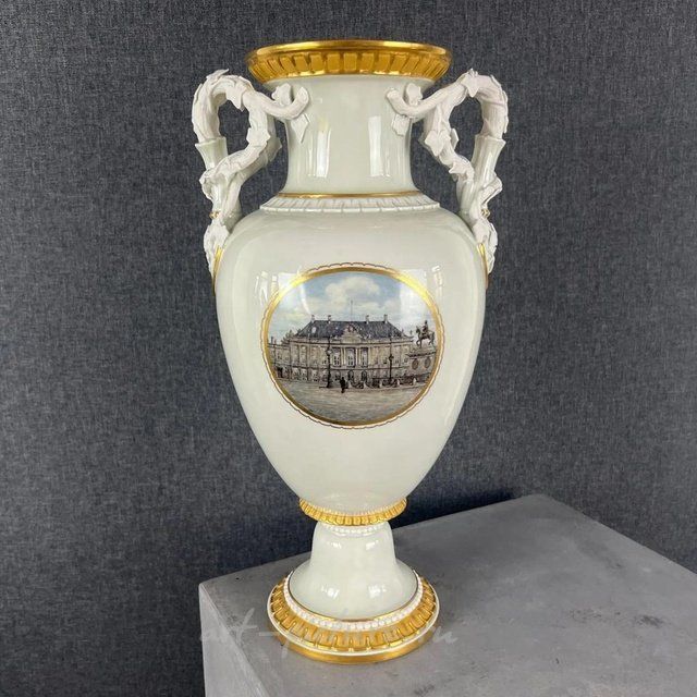 Ваза с росписью Арнольда Крога, дворца Амалиенборг в Копенгагене Royal Copenhagen