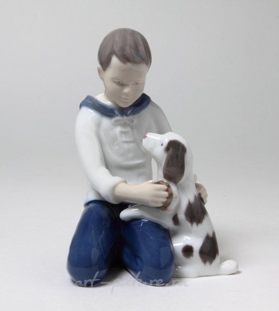 Фарфоровая статуэтка Мальчик с собакой "Я должен умыться? Bing Grondahl