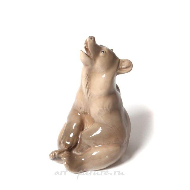 The translation of the text is:
"PORCELAIN FIGURE 'BEAR'. BING GRONDAHL, RRR"