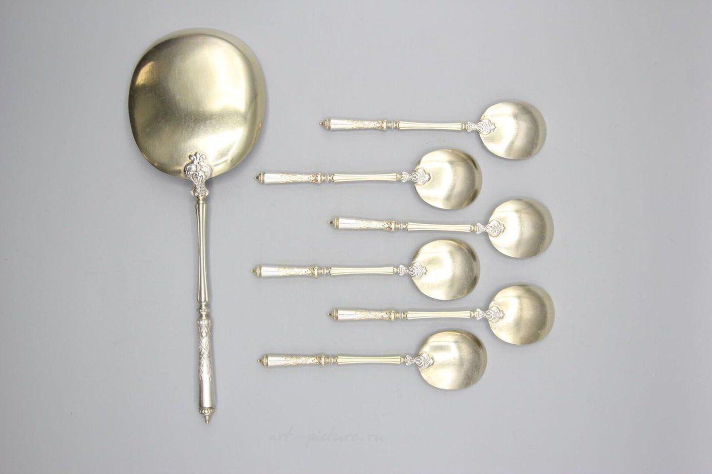 Русское серебро , Сервиз для льда из серебра и вермей в русском стиле с витиеватыми ложечками.