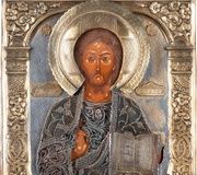 Икона Христа Пантократора с серебряно-золоченым окладом