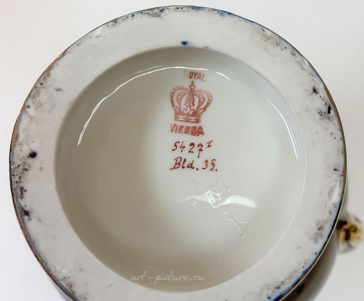 Royal Vienna Porcelain , CHINESE BLUE & WHITE DECORATED PORCELAIN GROUP