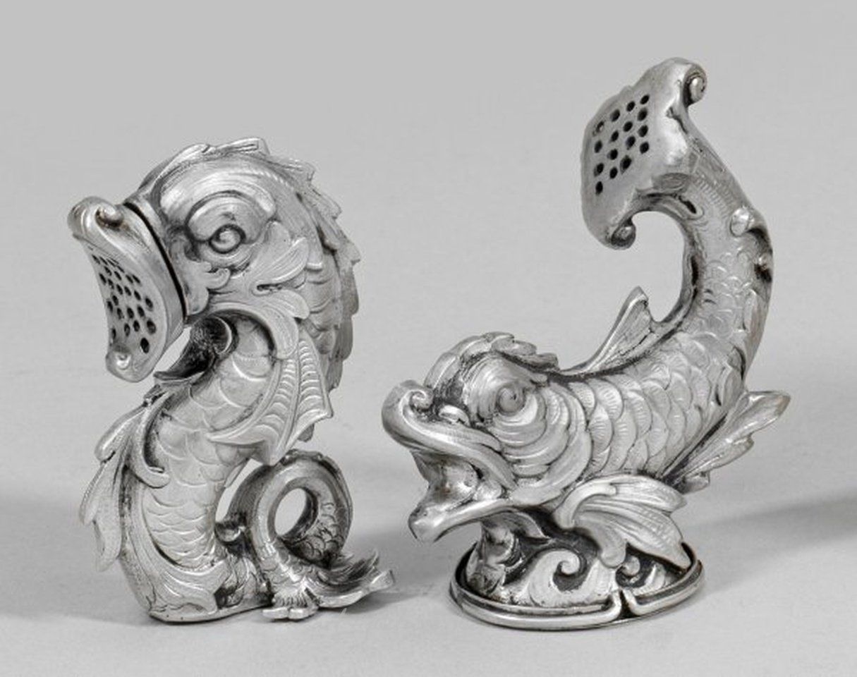 Figurative salt and pepper shaker