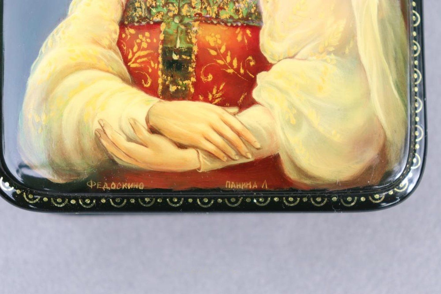 Русское серебро , Красавица русская (боярыня) на лаковой миниатюре Федоскино