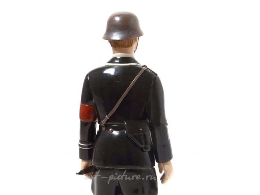 Авторская скульптура из камня "Немецкий офицер времён II Мировой войны". Самоцветы, детали амуниции - серебро.