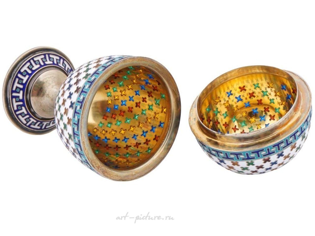 Русское серебро , Русское серебряное яйцо с эмалью плике-а-жур и иконой