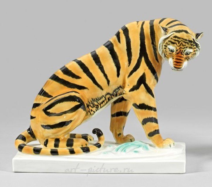Фигура "Сидящий тигр" из тюрингского фарфора