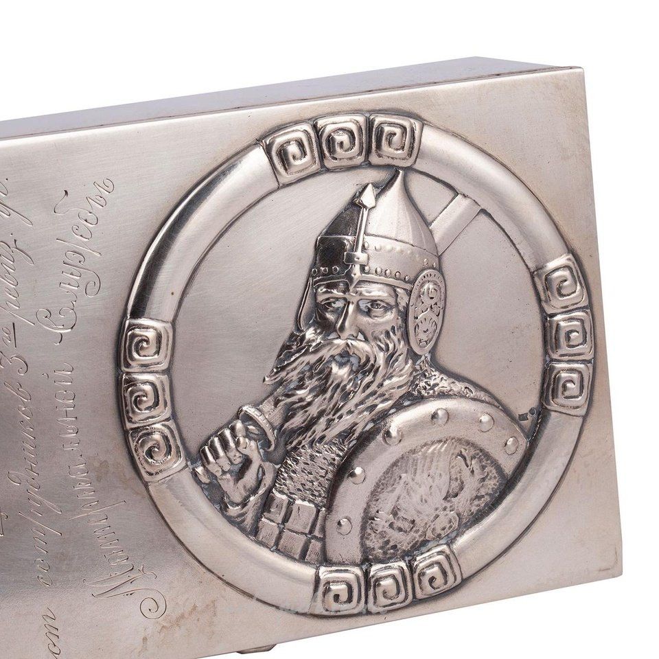 Русское серебро , Редкая русская литая серебряная позолоченная сигарная коробка "Богатырь"