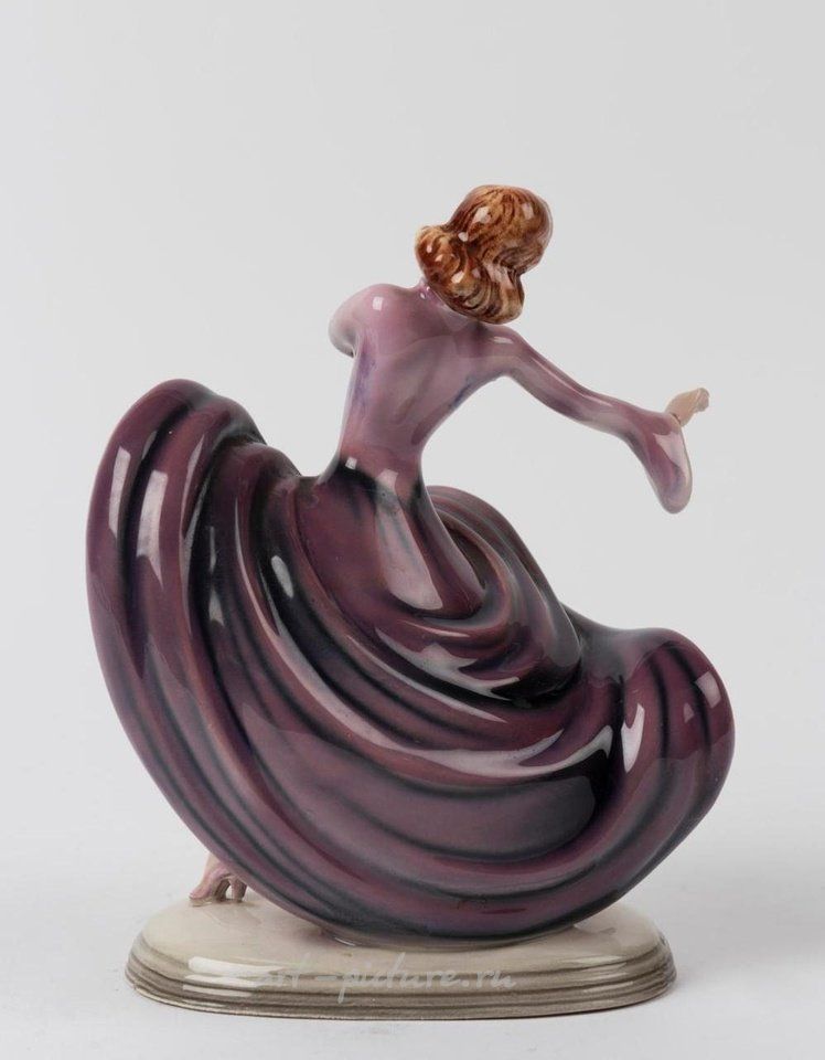 Royal Vienna Porcelain , HUTSCHENREUTHER German porcelain statue of a dancing lady wi...