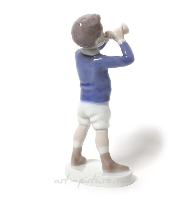 Porcelain figurine (statuette) Boy with a flute Bing & Grondahl